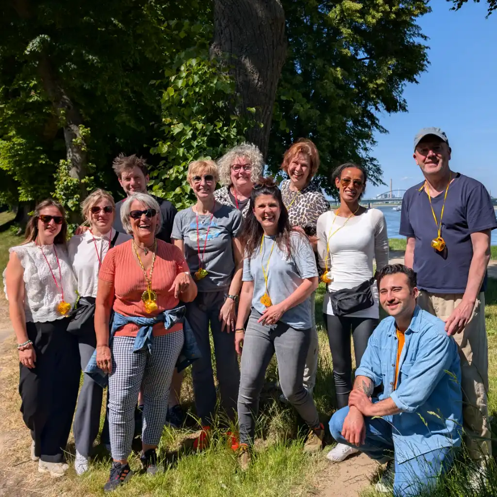 Team Foto der Interim Profis mit Marie-Celine Baum, Eileen Dross, Caroline Pusch, Max Rindfleisch, Annette Elias, Sylvia Behr, Sabine Hübner, Kathrin Scholz-Arps, Josephine Elzain, Magnus Barth
