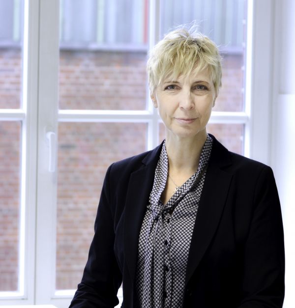 Heiß begehrt: das Interim Mandat - eine Diskussion zur aktuellen Lage mit Annette Elias, Geschäftsführerin der Interim Profis Heiß begehrt: das Interim Mandat - eine Diskussion zur aktuellen Lage mit Annette Elias, Geschäftsführerin der Interim Profis