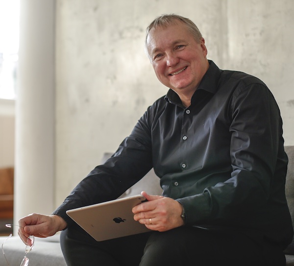 Digital. Holistisch. Oder was Interim Manager jetzt bei der Digitalisierung beachten müssen Digital. Holistisch. Oder was Interim Manager jetzt bei der Digitalisierung beachten müssen