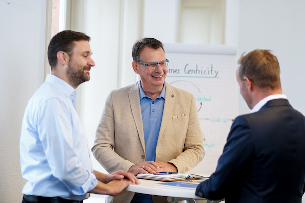 Kollaboration zwischen Interim Managern - Interim Profis Kollaboration zwischen Interim Managern - Interim Profis