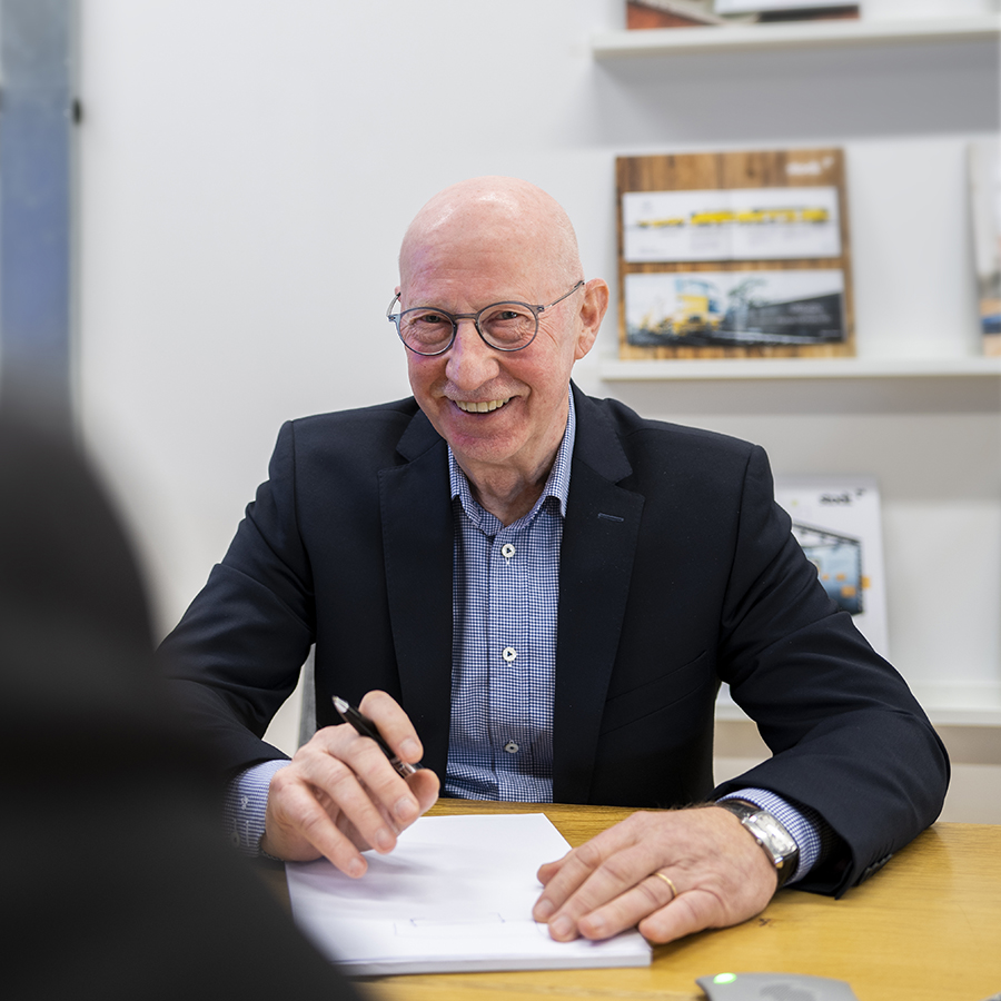 Rainer Pommerenke Interim Manager Mann in Anzug